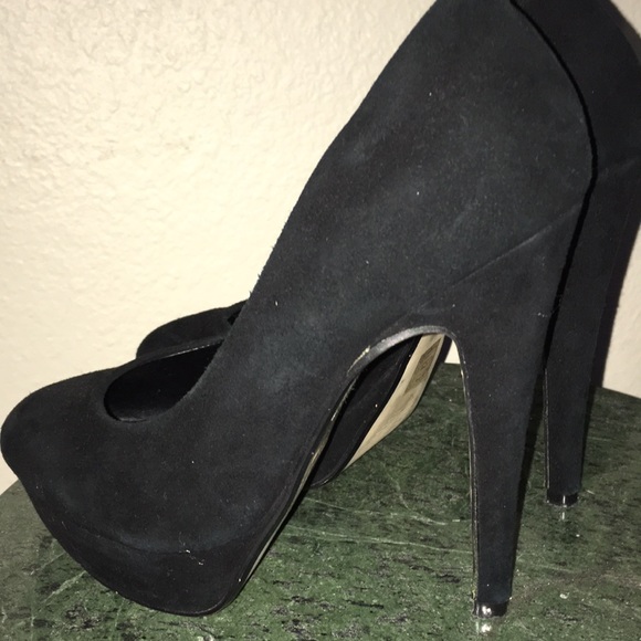 Heels - Picture 4 of 4